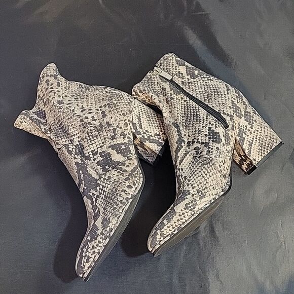 MARC FISHER POINTED TOE MFLEAVE SNAKE PRINT ZIP ANKLE BOOT - Picture 12 of 16